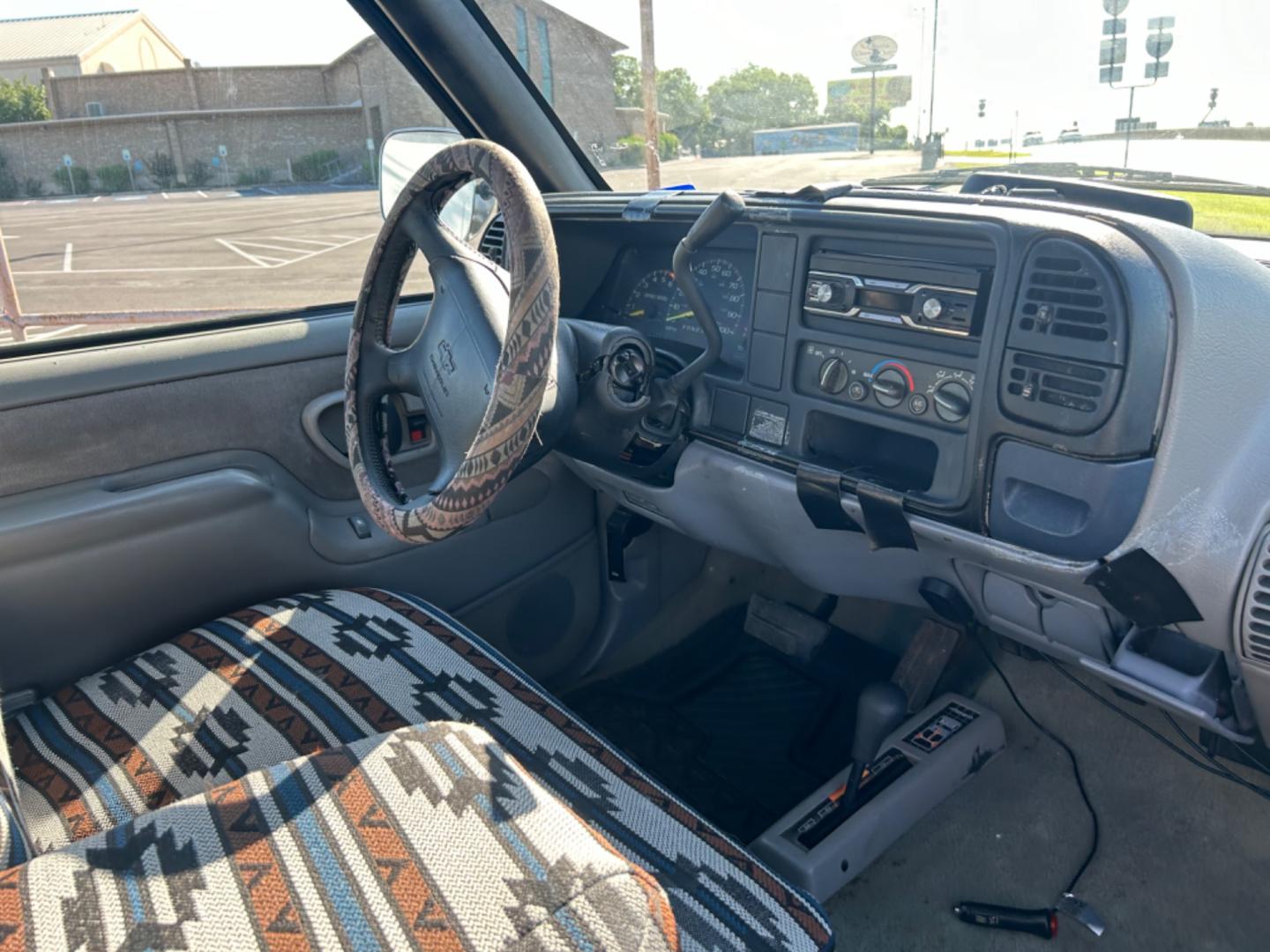 1995 Blue Chevrolet C/K 1500 Reg. Cab 6.5-ft. Bed 4WD (1GCEK14K9SZ) with an 5.7L V8 OHV 16V engine, located at 1687 Business 35 S, New Braunfels, TX, 78130, (830) 625-7159, 29.655487, -98.051491 - Photo#6